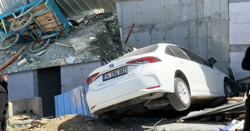 Fren yerine gaza basınca olanlar oldu: Önce eskiciye sonra şantiyeye... Sözcü Gazetesi