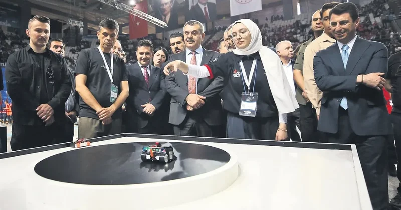 Meslek liseliler robotlarıyla yarıştı