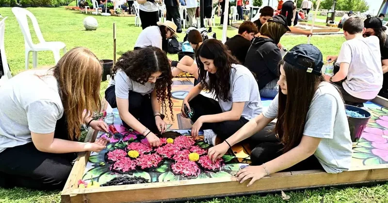 Antalya’da 130 bin çiçekle görsel şov