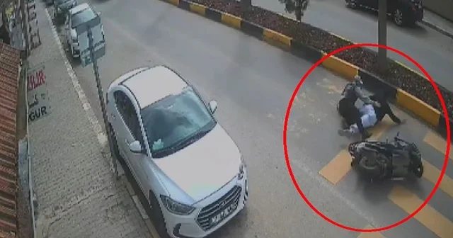 Motosikletteki 2 kişinin yere savrulduğu anlar kamerada Hatay Haberleri