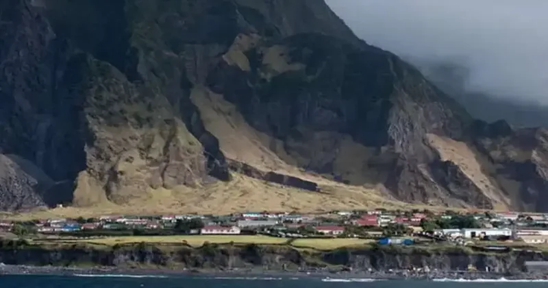 Ruhi Çenet nereye gidiyordu! ? Hangi ülkeye bağlı? Tristan da Cunha haritadaki yeri