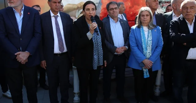 CHP heyeti maden ruhsatlarına tepki amacıyla Trabzon ve Rize de vatandaşlarla bir araya geldi Trabzon Haberleri