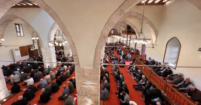 583 yıllık Ulu Cami de cuma namazı Kahramanmaraş Haberleri