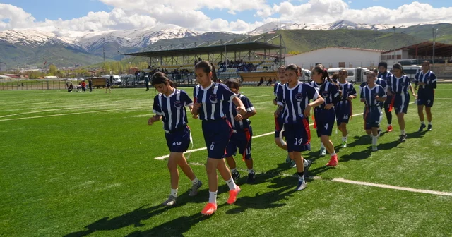 Muş ta Okul Sporları Kız Erkek Ragbi müsabakaları başladı Muş Haberleri