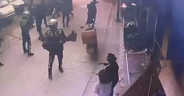 Manisa’da yangında mahsur kalan yaşlı kadını jandarma kurtardı VİDEO İZLE