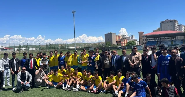 Kurtalan da Liseler Arası Futbol Turnuvasının Şampiyonu Kayabağlar ÇPL oldu Siirt Haberleri