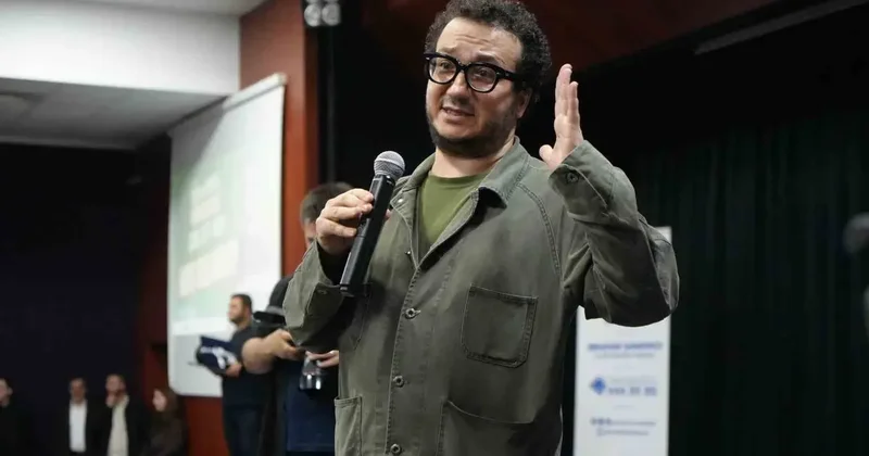 Prof. Dr. Oytun Erbaş’tan gündem olan konuşma: Sosyal medya modern bir eroindir