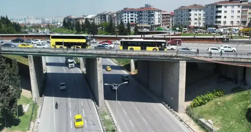 İstanbul da korkutan manzara! Yola dökülmeye başladı: Her gün binlerce yaya ve araç kullanıyor