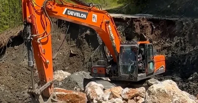 Sakarya’da günler süren yağış yolları çökertti VİDEO İZLE