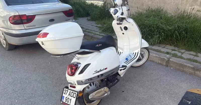 Kaldırıma çarpan motosikletin sürücüsü yaralandı