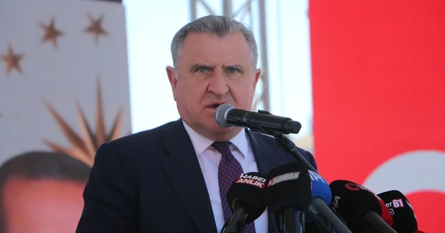 Bakan Bak: Yüzme Bilmeyen Kalmasın projesi çerçevesinde bu zamana kadar yaklaşık 12 milyon insanımıza yüzme öğrettik Trabzon Haberleri