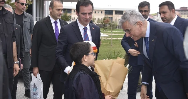 Sağlık Bakanı Memişoğlu: Bitlis ten başka ile hasta gitmesini engelleyecek şekilde bütün planlamalarımızı yapacağız Sağlık Bakanı Prof. Dr. Kemal Memişoğlu Bitlis te Bitlis Haberleri