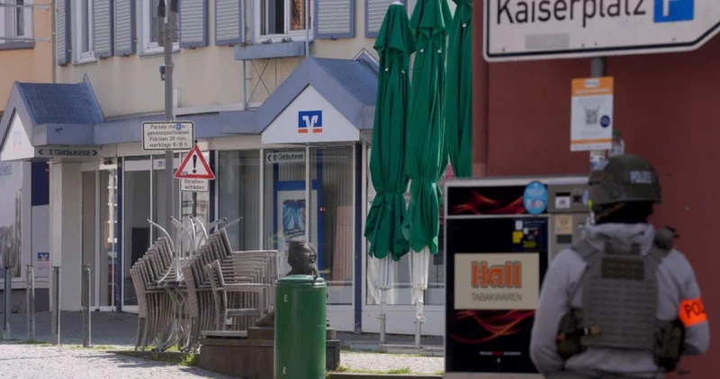Almanya da bir banka şubesinin çalışanları rehin alındı Dış Haberler