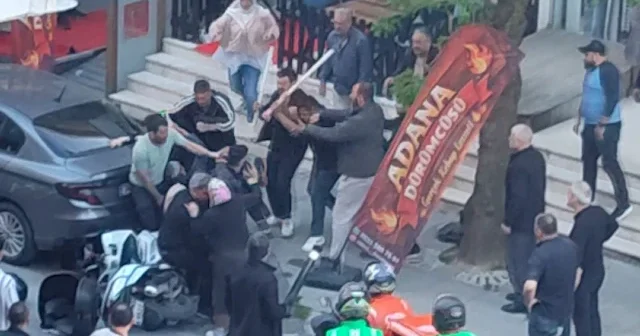 Çekmeköy de iki aile arasında sopalı çekiçli kavga: 6 yaralı VİDEO İZLE