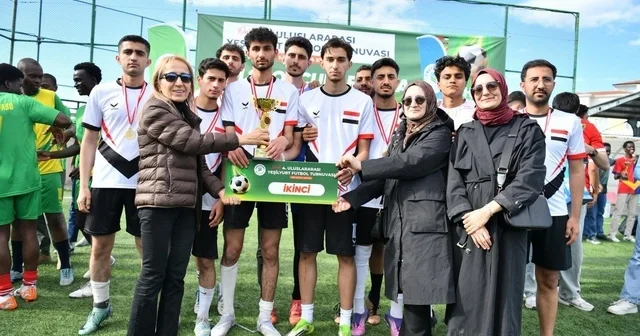Mini Dünya Kupası nda kardeşlik kazandı: Yeşilyurt ta uluslararası futbol coşkusu Malatya Haberleri