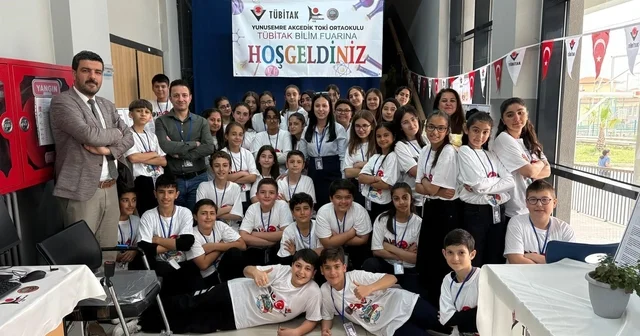 Akgedik TOKİ Ortaokulu nda bilim şöleni Öğrencilerin projeleri büyük beğeni topladı Manisa Haberleri