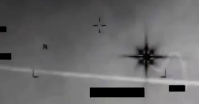 Pentagon gizli UFO görüntülerini yayımladı: Sekizgen cisim gökyüzünde inanılmaz hızla hareket etti VİDEO İZLE