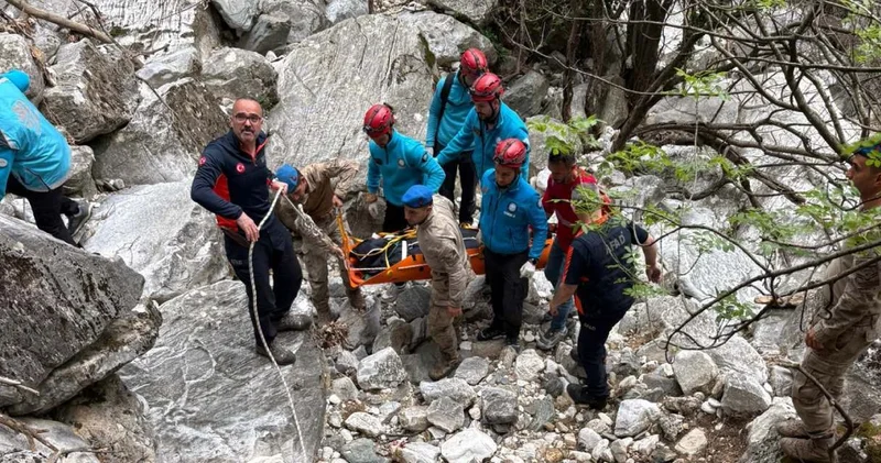 Balıkesir de kaybolan yaşlı adam kayalıklarda ölü bulundu