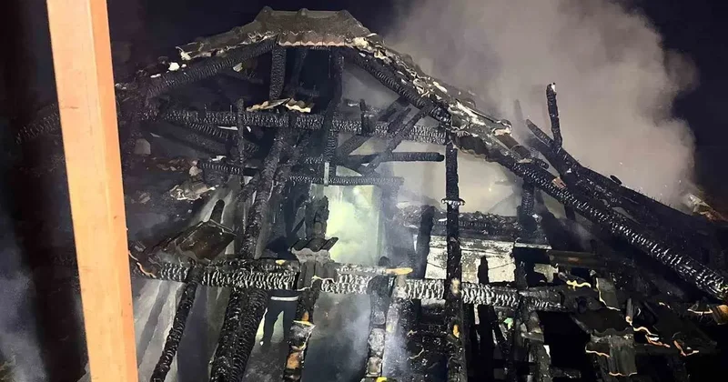 Sobadan çıkan kıvılcım evi küle çevirdi