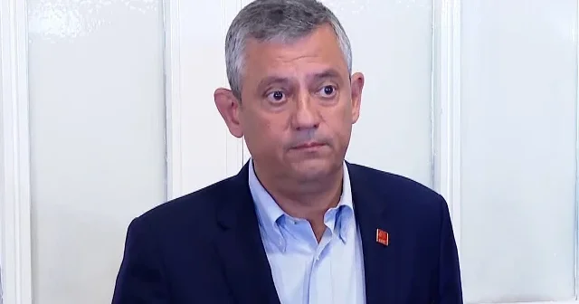 Özgür Özel CHP Genel Başkanı Kılıçdaroğlu nun grup toplantısına gelmesini kaldıramadı: Üzülerek takip ediyorum VİDEO İZLE
