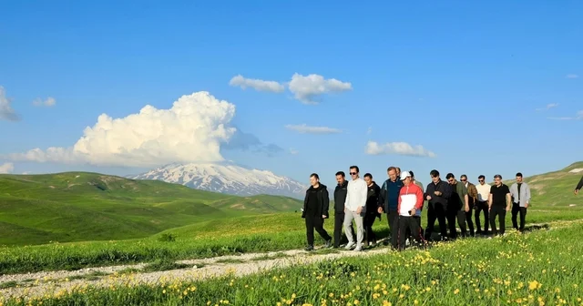 Vali Karakaya, Sütey Yaylası nda doğa yürüyüşü yaptı Bitlis Haberleri
