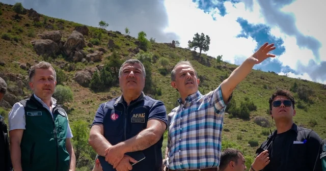 Uzman ekipler heyelan alanını inceledi Hakkari Haberleri