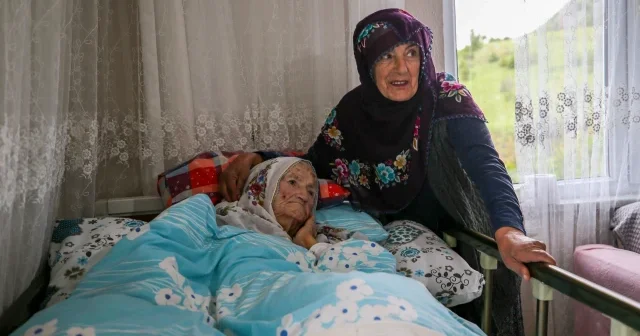 Erzurum’un asırlık çınarı Salli Nine 114 yaşında: Bir asrı aşan ömrün yaşayan tanığı VİDEO İZLE