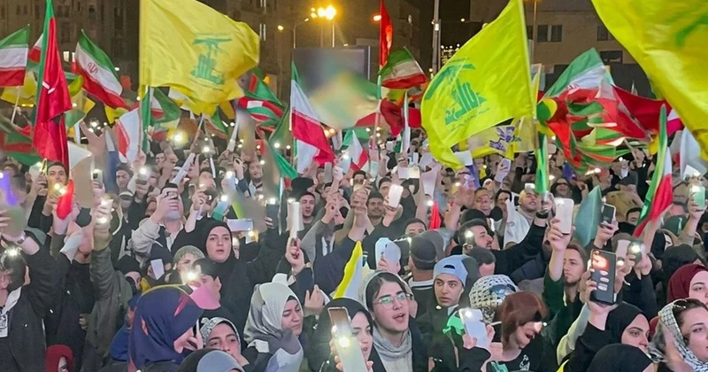 İsrail e yönelik başlatılan saldırının ardından Tahran’da halk meydanlara döküldü