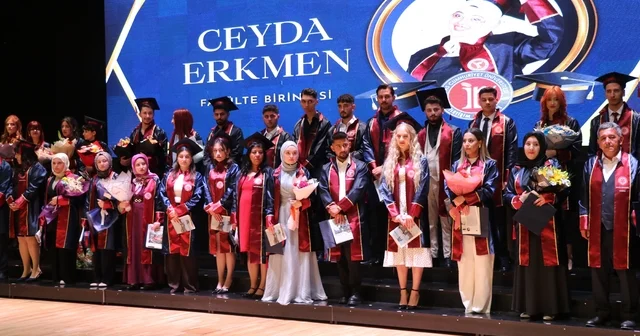 Geleceğin iletişimcileri mezuniyet heyecanı yaşadı Sivas Haberleri