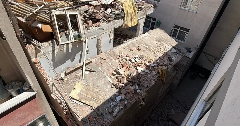 Küçükçekmece de yıkım sırasında bina çöktü: 1 ölü, 2 yaralı!