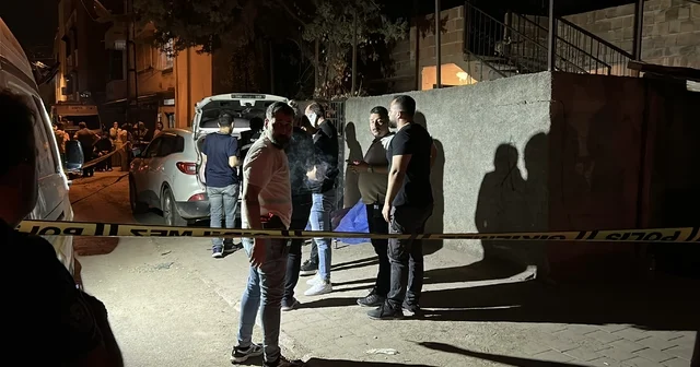 Alacak verecek kavgasında kendisini tabancayla yaralayan kardeşini bıçaklayarak öldürdü Adana Haberleri