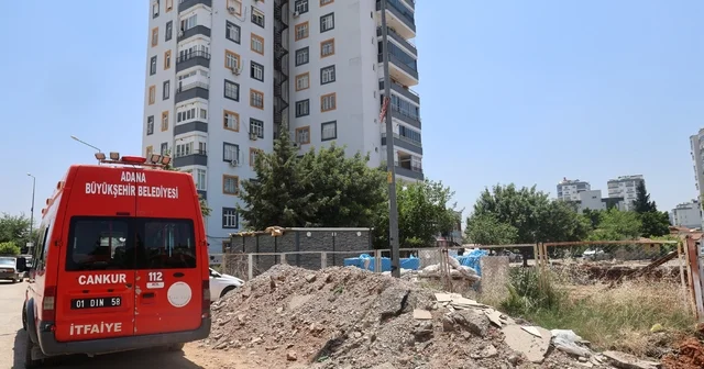 Belediye itfaiye binası için apartmanın istinat duvarını yıktı Adana nın Kozan ilçesinde apartmanlarının istinat duvarı yıkılan vatandaşlar belediyeye tepki gösterdi Adana Haberleri
