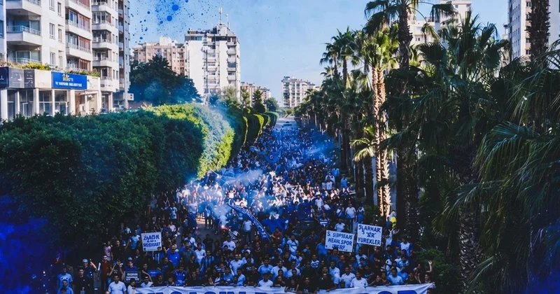 Ligi eksi 57 puanla tamamlamışlardı! Adana Demirspor taraftarı sokaklara indi
