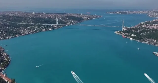 İstanbul Boğazı turkuaz renge büründü: Ortaya kartpostallık manzaralar çıktı VİDEO İZLE