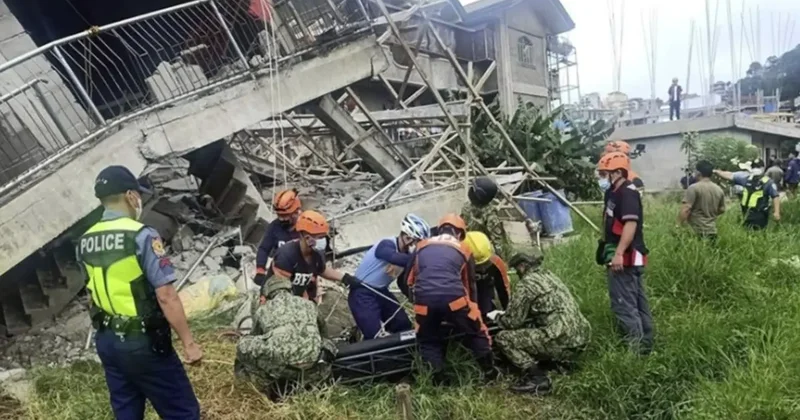 Filipinlerde 7,8 büyüklüğünde deprem! 1 metrelik dalgalar oluştu