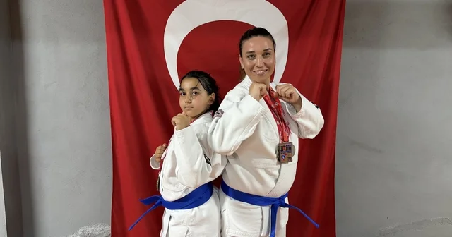 Anne ve kızı minderde birlikte şampiyonluklara koşuyor Osmaniye Haberleri