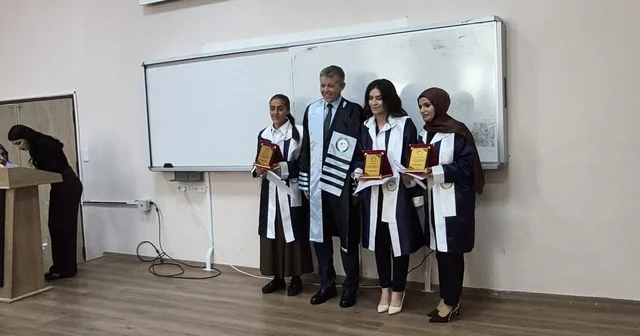 Iğdır Üniversitesi, Türk Dili ve Edebiyatı bölümü mezunlarını plaket ve belgelerle uğurladı Iğdır Haberleri