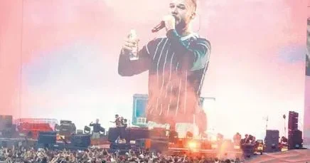 MEVLÜT TEZEL İstanbul’da garip, etkileyici bir konser!