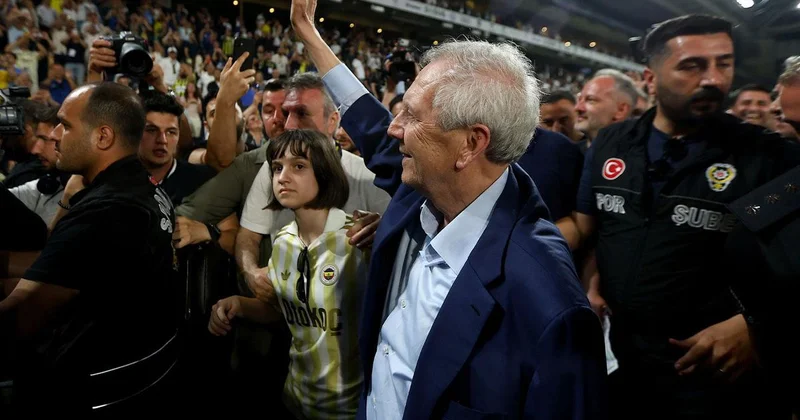 Aziz Yıldırım ın duygusal anları! O tezahüratı duyunca anında eşlik etti