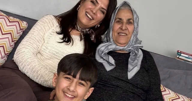Ünlü yazar Dilek Cesur un annesi gözyaşları içinde toprağa verildi Eskişehir Haberleri