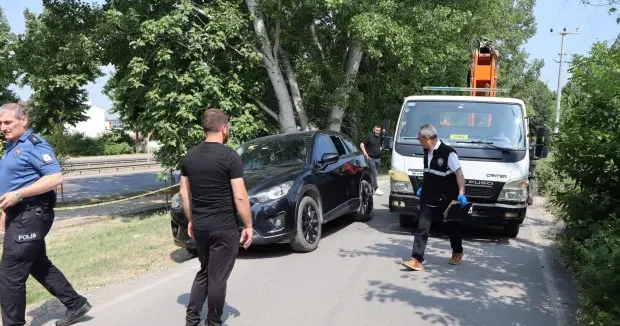 Sakarya haberleri Sakarya da esrarengiz olay: Camları kırık otomobilde ölü bulundu 08 Haziran 2026