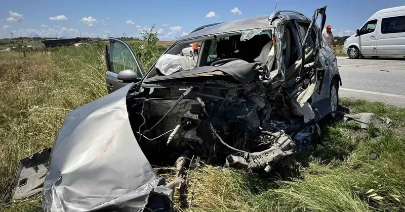 Kazada hurdaya dönen otomobilin sürücüsü hayatını kaybetti