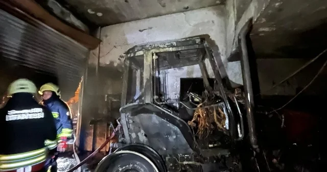 Sanayi sitesindeki yangında traktör kullanılamaz hale geldi Samsun Haberleri