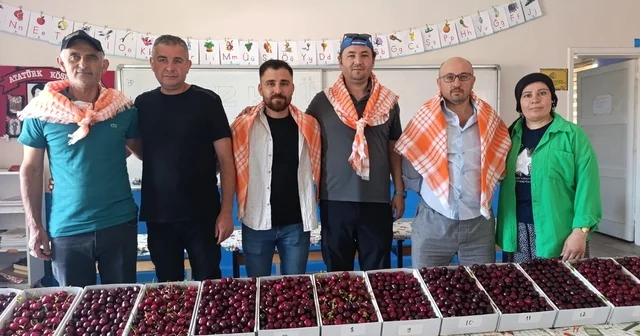 Binlerce insan Kiraz Festivali için Börez e akın etti Manisa Haberleri