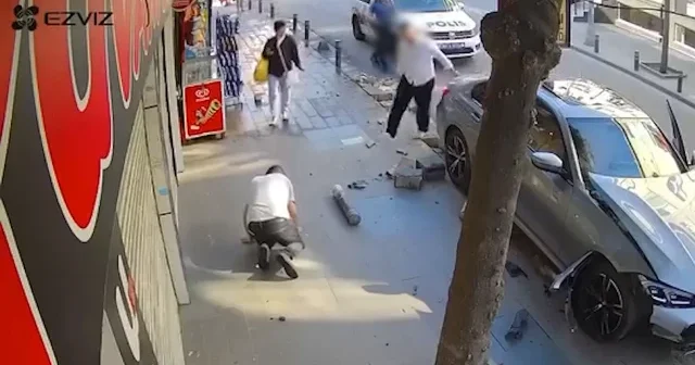 Vicdansızlığın böylesi: Çarptığı yaralıyı bırakıp aracın hasarını inceledi VİDEO İZLE