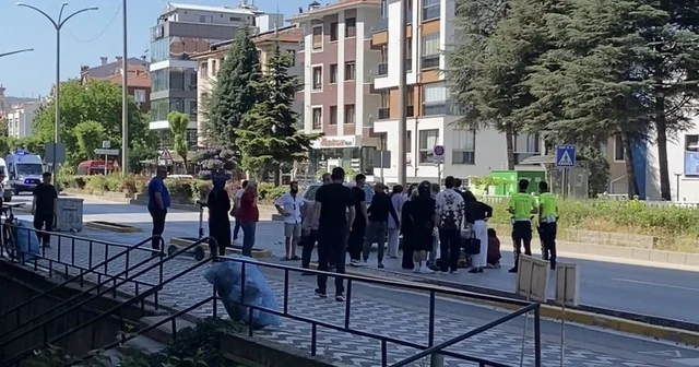 Otomobilin çarptığı 84 yaşındaki elektrikli bisiklet sürücüsü ağır yaralandı Eskişehir Haberleri