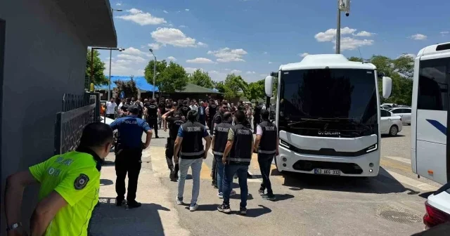 4 ilde eş zamanlı baskın: Çete üyeleri kıskıvrak yakalandı VİDEO İZLE