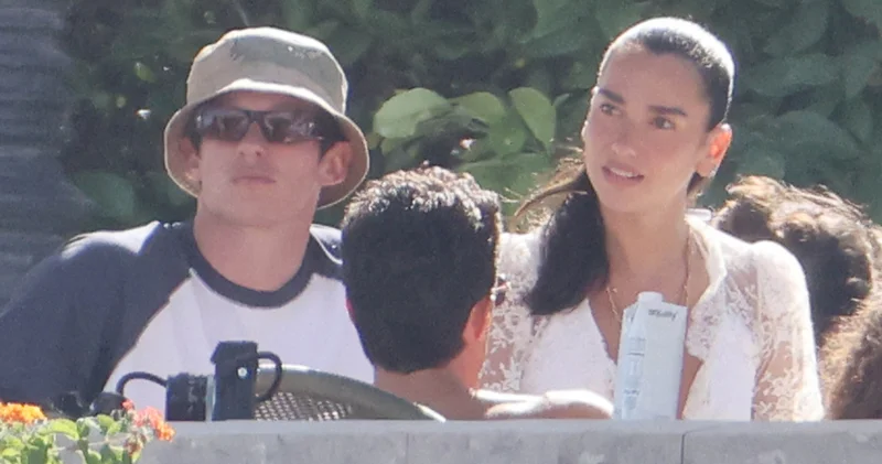 Yeni evli çift Dua Lipa ve Callum Turner dan düğün sonrası kutlama