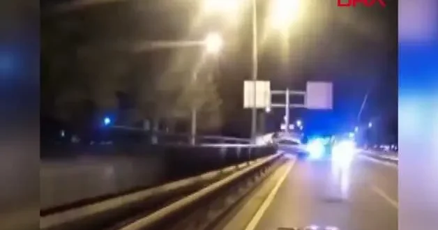 Bursa da refüje çarpan otomobilin takla attığı kaza kamerada