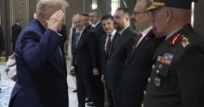 Beştepe de tarihi anlar! Trump, Ankara Garnizon Komutanı nın önünde esas duruşa geçti